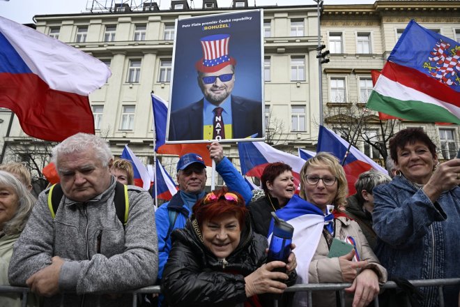 Protivládní protest tisíců lidí trval v centru Prahy zhruba 2,5 hodiny
