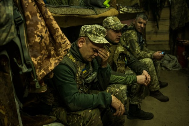 Kvůli zpožďování americké pomoci má Ukrajina potíže na východní frontě