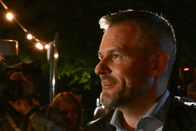 Peter Pellegrini po sečtení třetiny okrsků průběžně vede