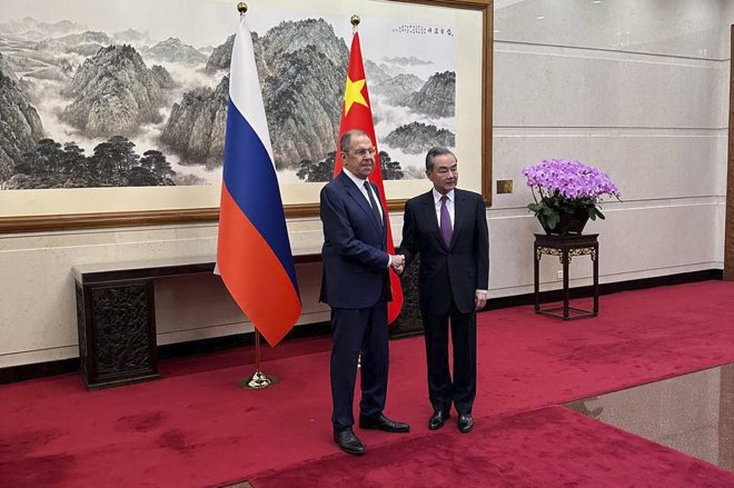 Šéf ruské diplomacie Sergej Lavrov a jeho čínský protějšek Wang I
