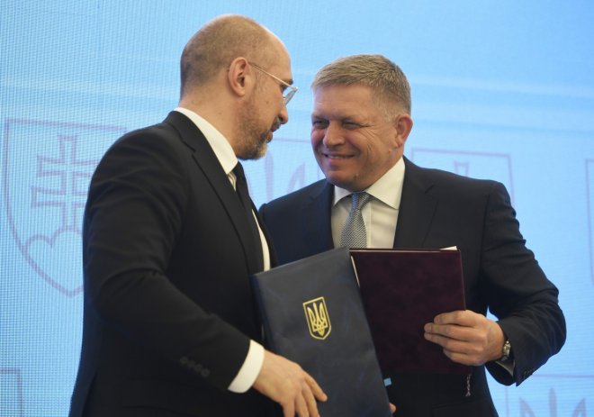 Ukrajinský premiér Denys Šmyhal a slovenský premiér Robert Fico
