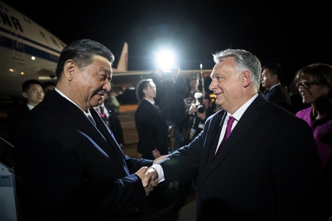 Čínský prezident Si Ťin-pching a maďarský premiér Viktor Orbán
