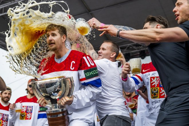 Hokejový šampionát startuje: Komu loni přišlo pivo za stovku drahé, musí se letos připravit na stovky dvě