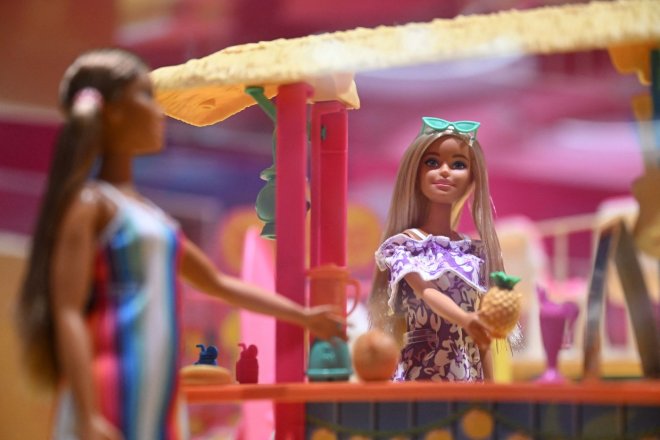 Co všechno ukazuje příběh zdražující Barbie?