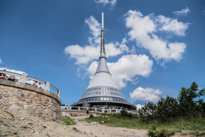 Vysílač Ještěd chce koupit kraj za 181 milionů, opravy mají stát dvojnásobek