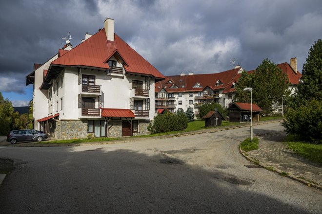 Státu se nedaří prodat domy v Harrachově