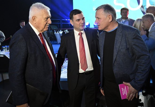 Dalibor Martínek: Čtvrt století s Klausem a Zemanem. A také s Babišem