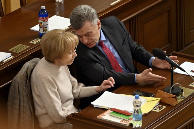 Helena Válková a Pavel Blažek v Poslanecké sněmovně