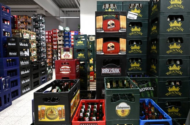 Inflace brzdí. A pivo stojí míň než před rokem
