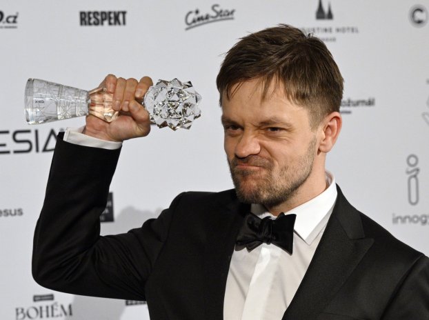 Film Jiřího Mádla Vlny k 21. srpnu v českých kinech překonal hranici milionu diváků