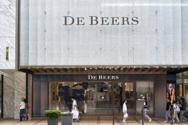 Ani diamanty nejsou věčné. De Beers je k mání za zlomek někdejší ceny