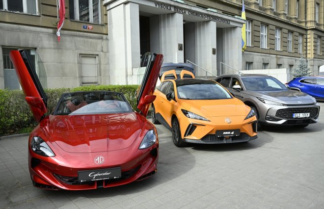 Češi letos nakoupili více než deset tisíc elektromobilů