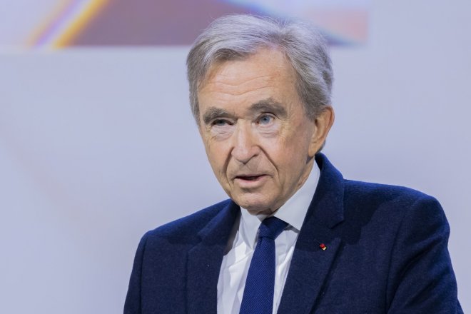 Francií obchází strašidlo daně z bohatství. Je to řešení krize nebo zabiják ekonomiky, jak hrozí král luxusu Arnault?