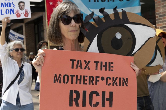 Zdanění ultrabohatých není radikální. Nechat platit miliardáře méně než zaměstnance, to je radikální