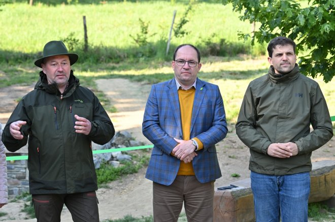 Zprava ministr životního prostředí Petr Hladík, ministr zemědělství Marek Výborný a generální ředitel Lesy ČR Dalibor Šafařík