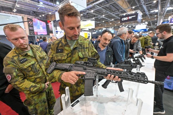 Zbrojařům se daří. Colt CZ hlásí nejlepší kvartál v historii. Táhnou ho armády i nový byznys