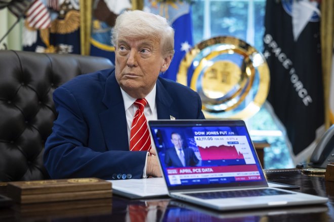 Donald Trump v Oválné pracovně