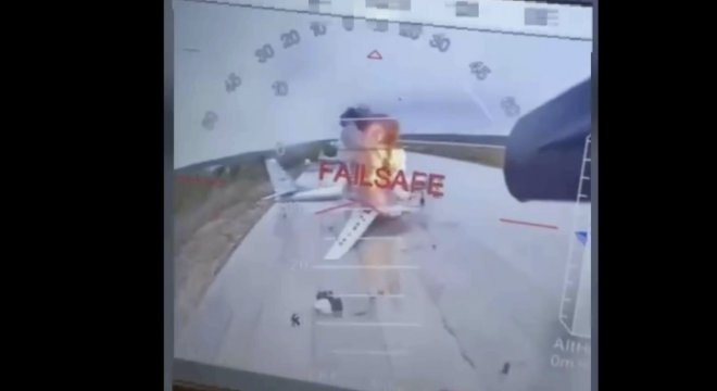Ukrajinci udeřili v Rusku, zničili třináct letadel