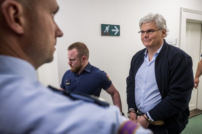 Exředitel motolské nemocnice  Miloslav Ludvík po roce opouští vazbu, zůstává pod přísným dohledem