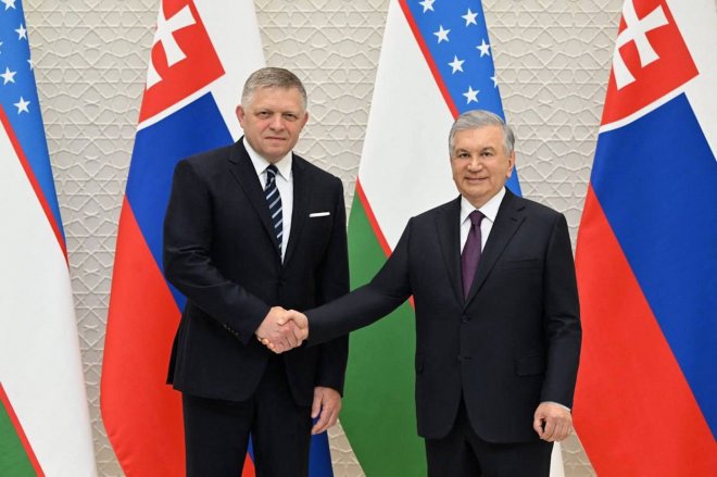 Slovenský premiér Robert Fico a prezident Uzbekistánu Šavkat Mirzijojev