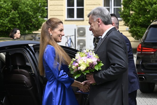 Ministryně spravedlnosti Eva Decroix a její předchůdce Pavel Blažek
