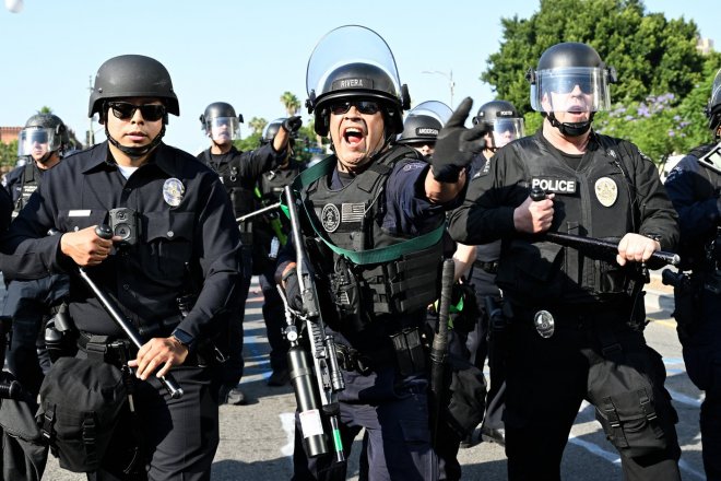Počet vojáků nasazených Trumpovou vládou v Los Angeles vzroste na 4700