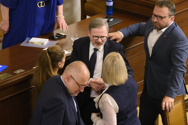 Fialova vláda odolala pokusu opozice o svržení