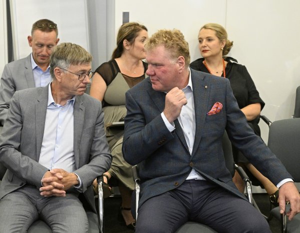 Česká televize je stále bez šéfa. Fridrich ani Chudárek dnes nezískali dost hlasů
