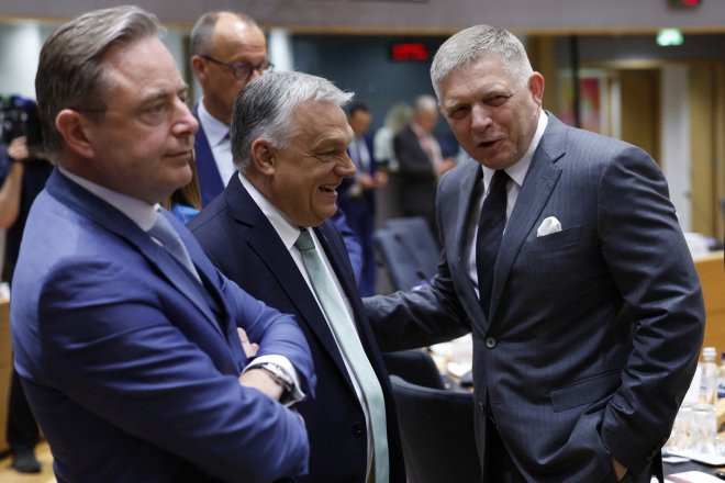 Trump mění hru. Fico (vpravo) a Orbán už těžko ubrání ruský plyn