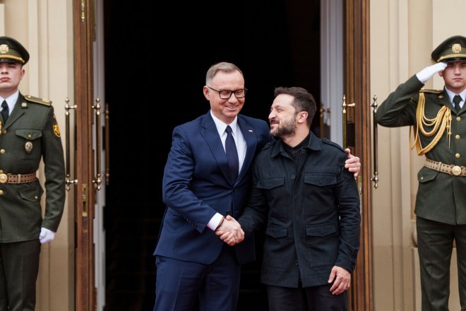 Ukrajinský prezident Volodymyr Zelenskyj a polský prezident Andrzej Duda v Kyjevě na Ukrajině v sobotu 28. června 2025.