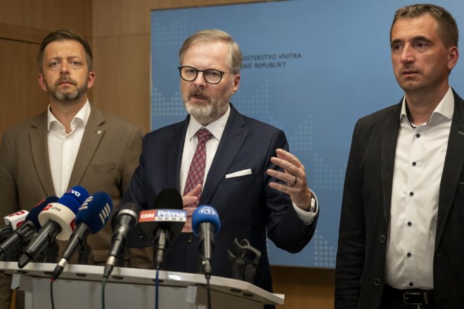 Briefing po jednání Ústředního krizového štábu, který byl svolán kvůli rozsáhlému výpadku elektřiny v Česku
