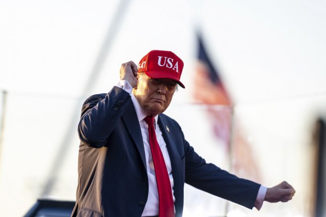 Trump a jeho přítel Epstein. Proč se MAGA hnutí obrací proti svému hrdinovi?