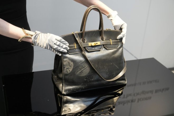 První kabelka Birkin od Hermès byla vydražena v Paříži za 8,6 milionu eur