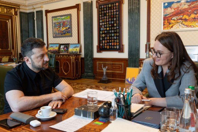 Ukrajinský prezident Volodymyr Zelenskij a nová premiérka Julija Svyrydenková