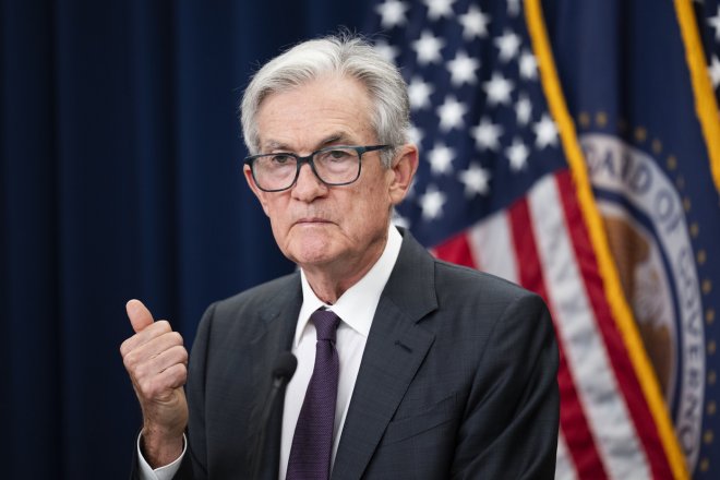 ROZHODNUTO: Fed srazil sazby o 0,25 procenta. Je to jen začátek, naznačil Powell