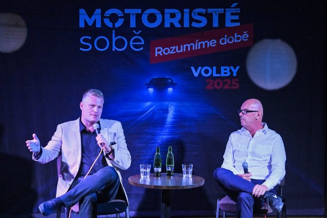 Zleva europoslanec Filip Turek a lídr krajské kandidátky Oto Klempíř