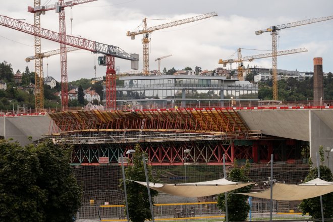 Stavba Dvoreckého mostu