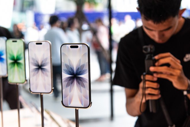 iPhone k 20. výročí změní vzhled, Apple přidá více skla