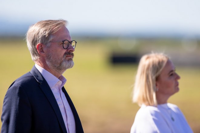 Předseda vlády Petr Fiala a Jana Černochová ministryně obrany