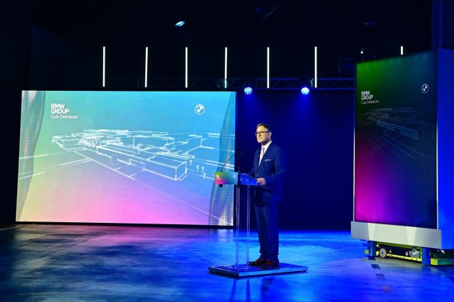 Automobilka BMW otevřela v Maďarsku továrnu na výrobu elektromobilů