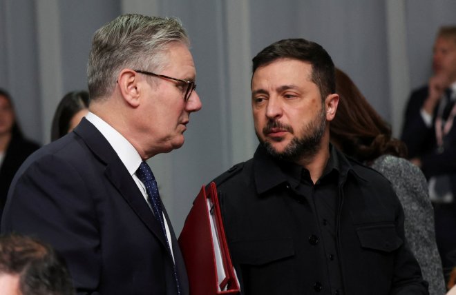 Ukrajinský prezident Volodymyr Zelenskyj a britský premiér Keir Starmer