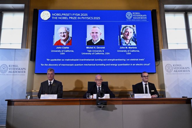 Nobelovu cenu za fyziku získali John Clarke, Michel Devoret a John Martinis