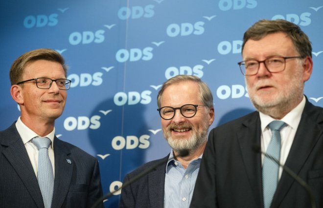 Fiala s předložením rozpočtu stále váhá. Obvinil Babiše z odvádění pozornosti