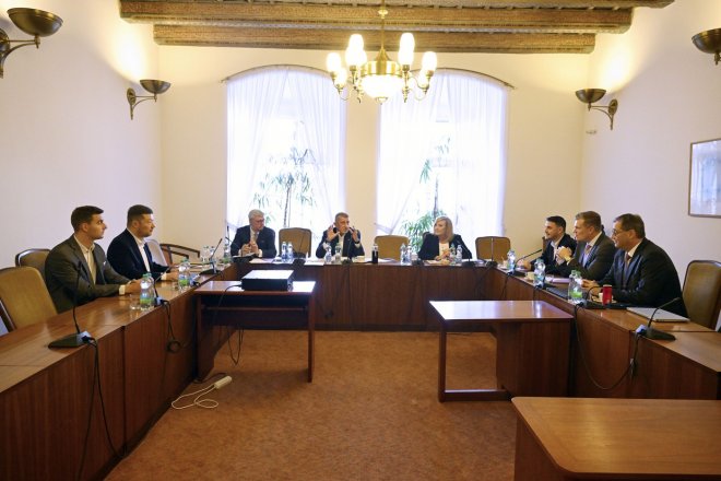 Program nové vlády odhalen. Chce ochránit korunu, krotit Green Deal a zvedat důchody