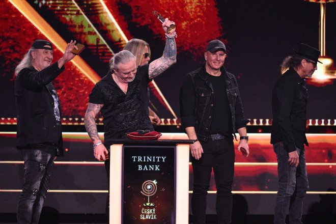 Skupina Kabát převzala Českého slavíka pro nejlepší kapelu roku
