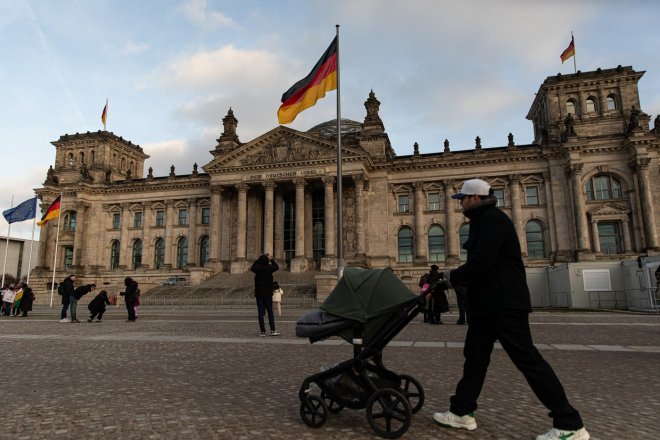 Německo zvýší prodej dluhopisů na rekord, část peněz půjde na armádu