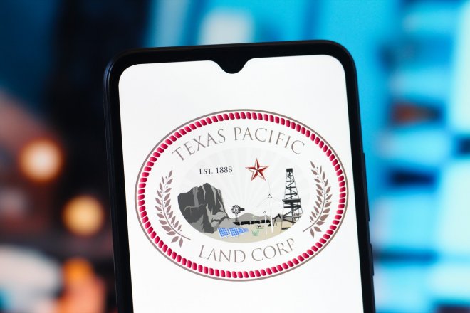 Tahle firma nevytěží jediný barel. Přesto inkasuje z ropy miliardy