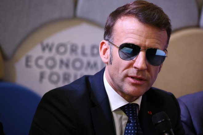 Macron chce cvičení NATO v Grónsku