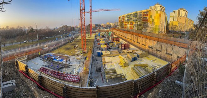 Dopravní peklo v Praze? Místo cyklopruhů mají růst parkovací domy