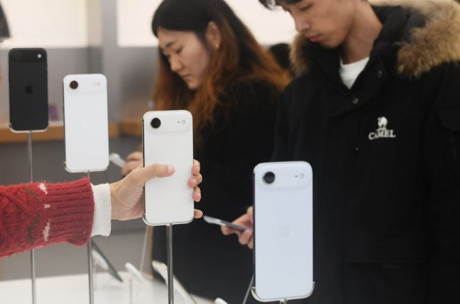Zisk i tržby Applu překonaly odhady díky vysoké poptávce po iPhonech